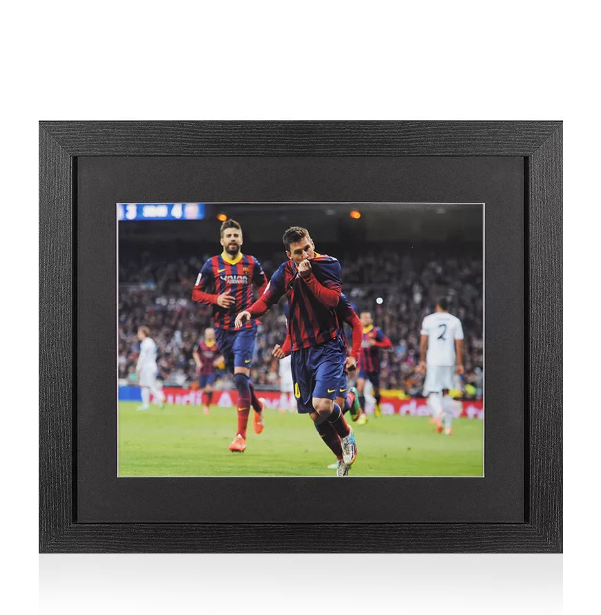 messi kissed 0039