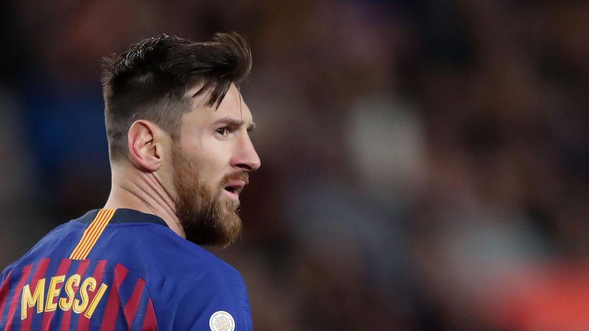 Messi lateral view shot