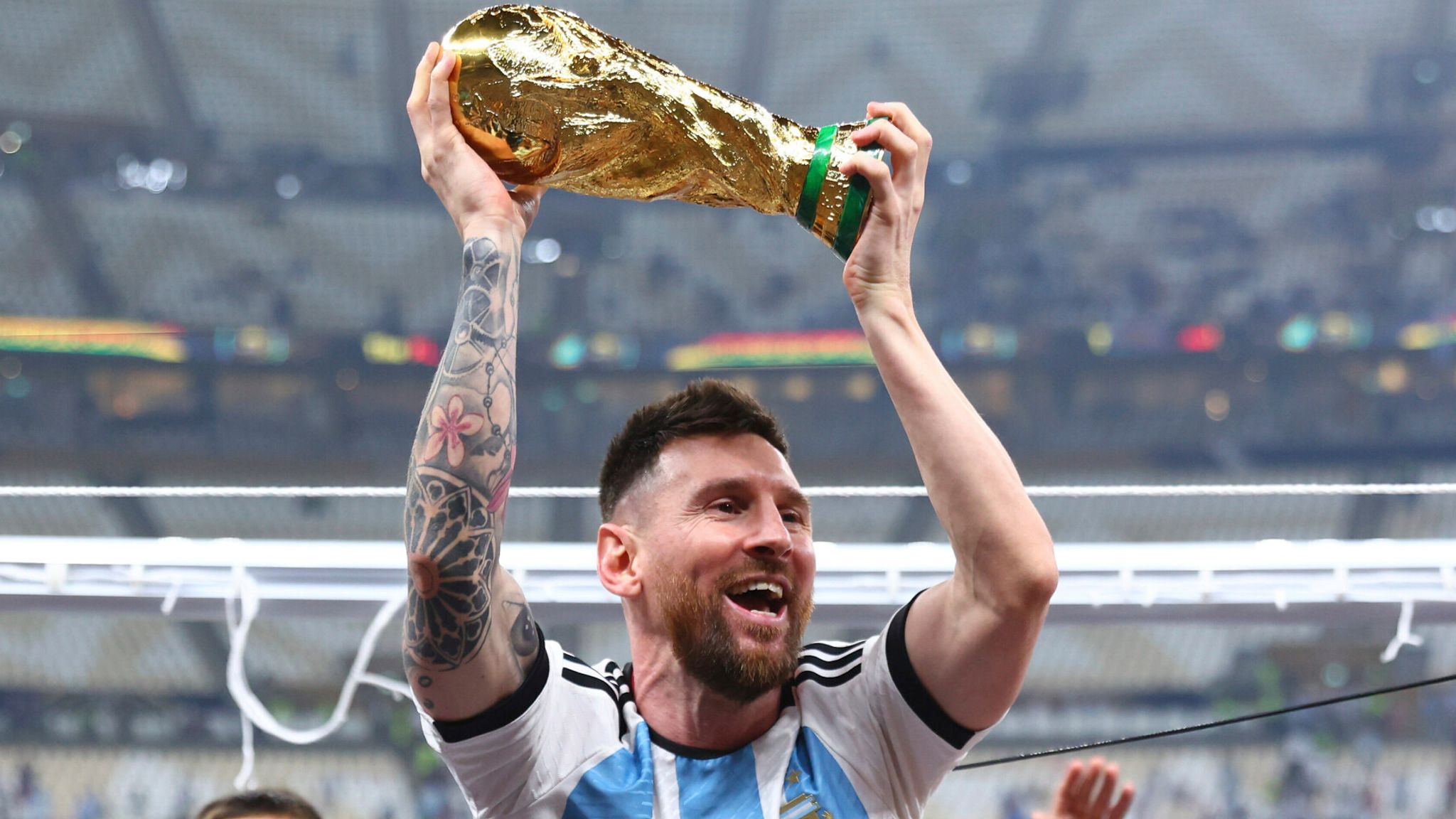 messi lifting the world cup 0017