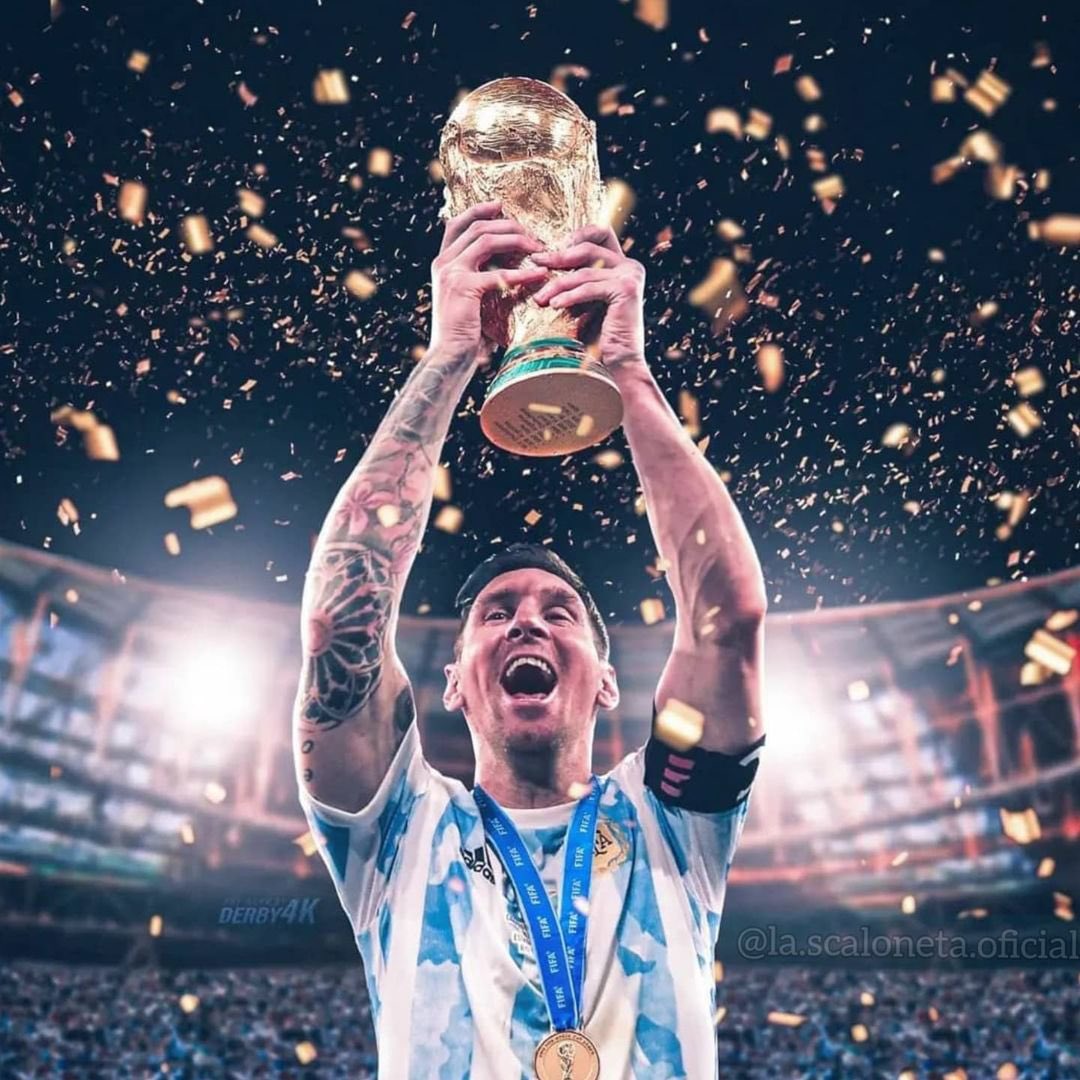 messi lifting the world cup 0021