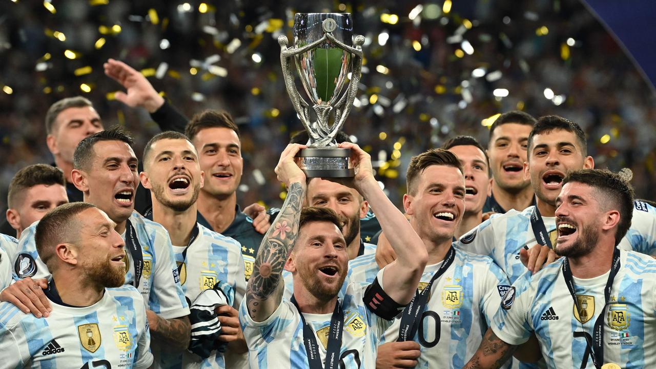 messi lifting the world cup 0025
