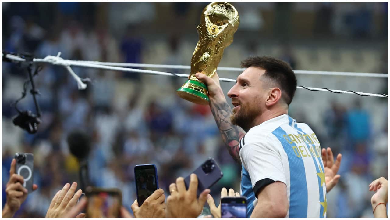 messi lifting the world cup 0026