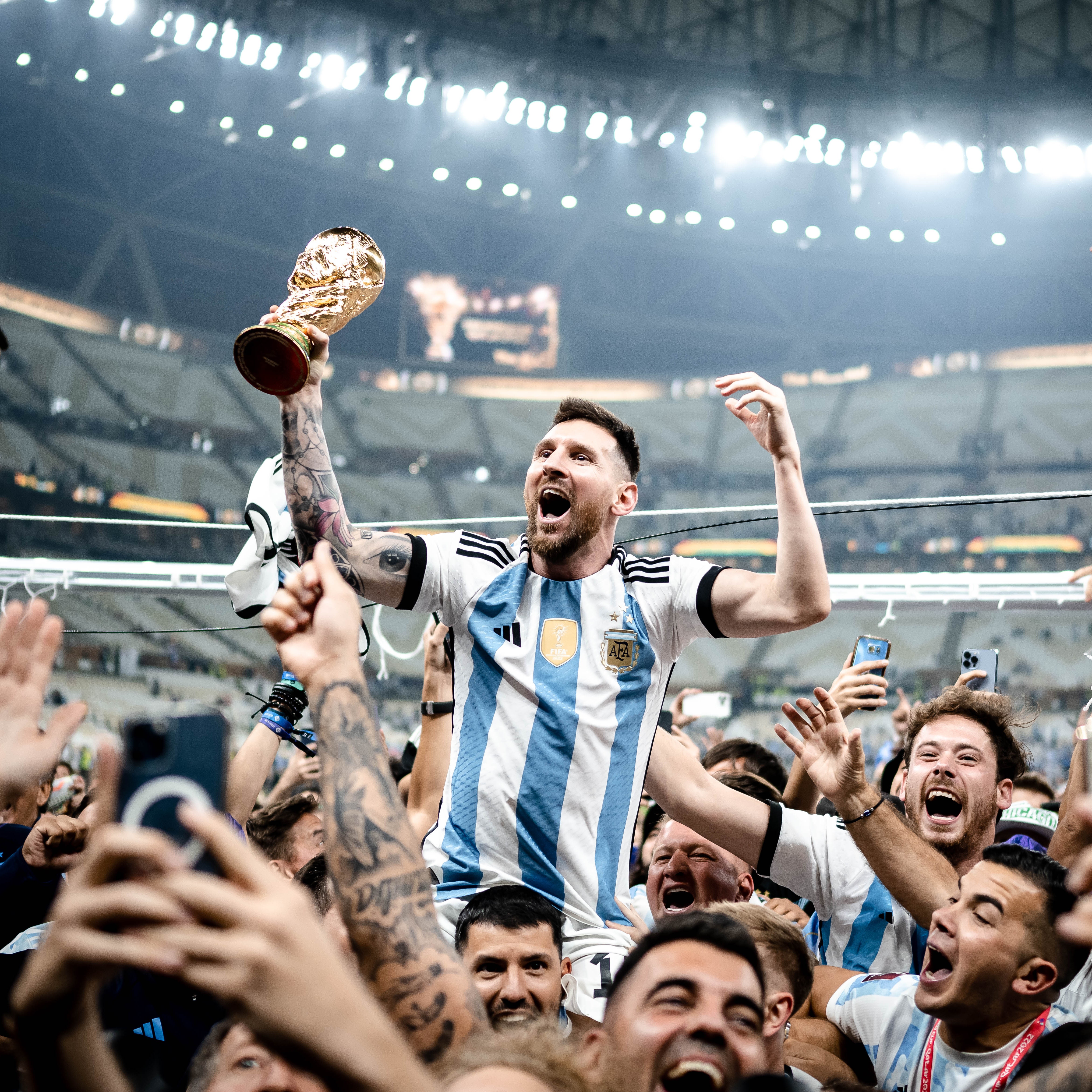 messi lifting the world cup 0029