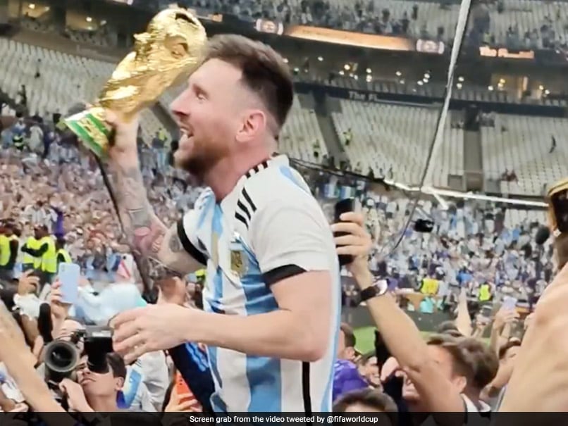 messi lifting the world cup 0035