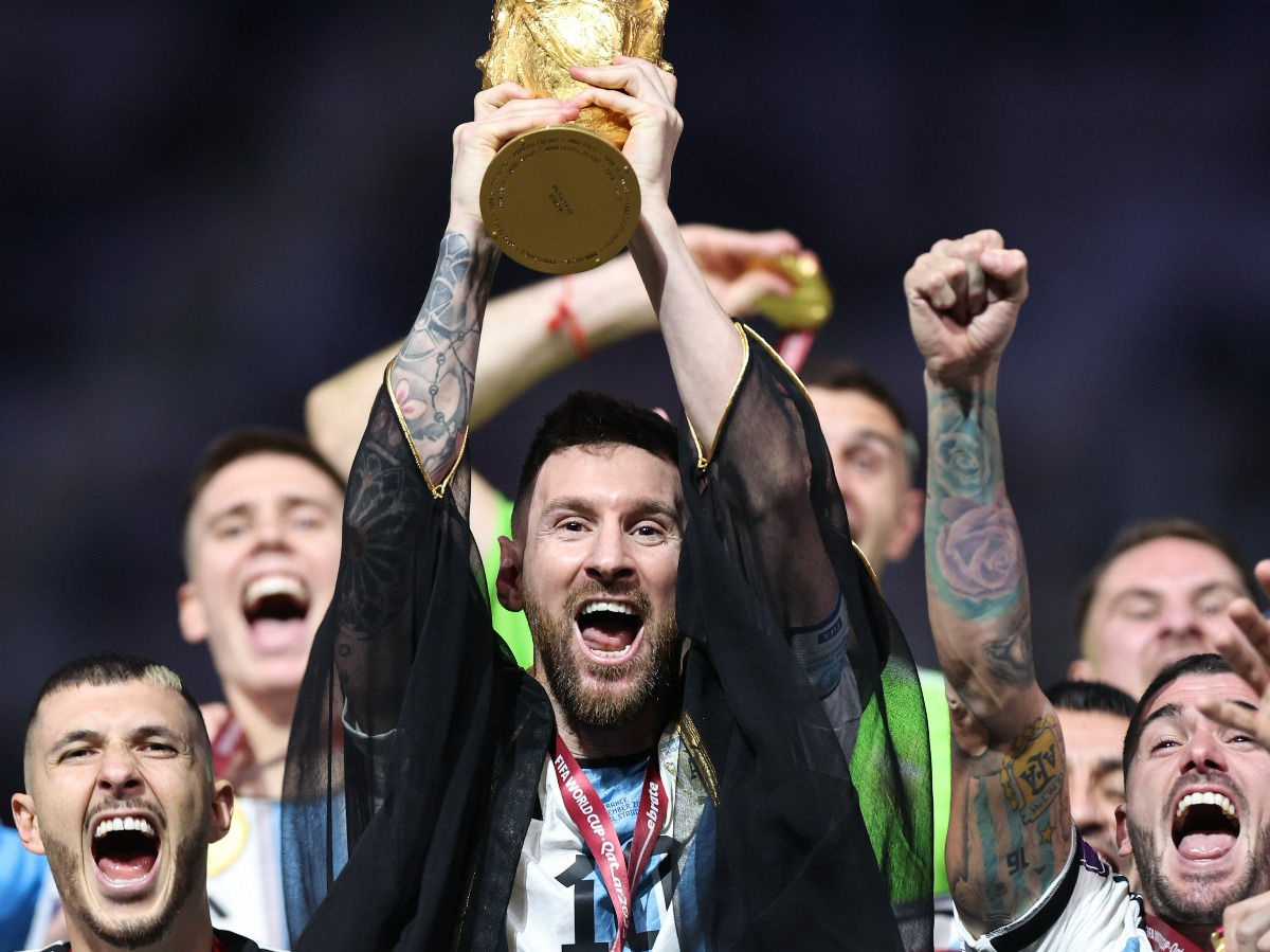 messi lifting the world cup 0047