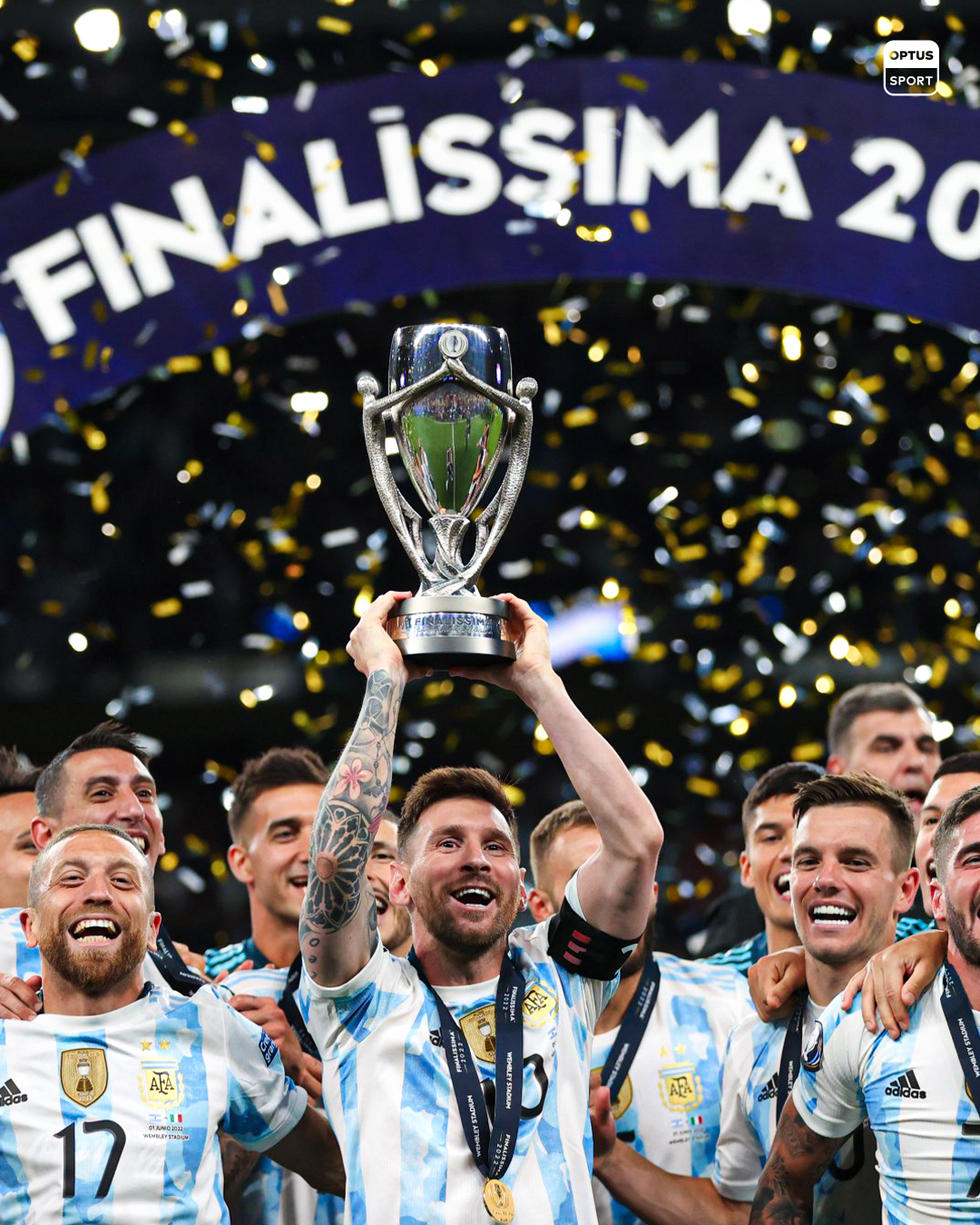 messi lifting trophy 0011