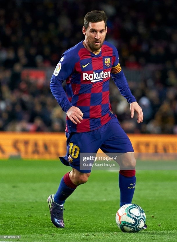 messi running with ball 0009
