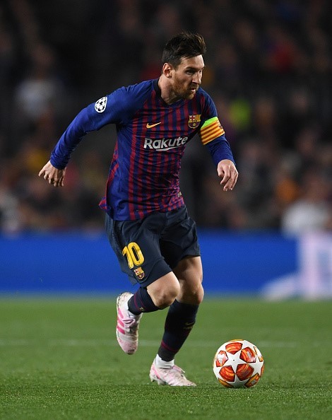 messi running with ball 0037