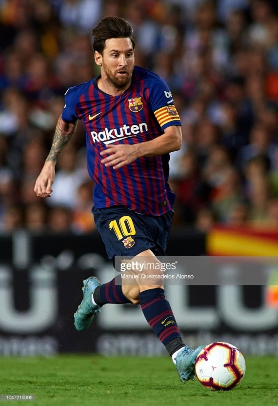 messi running with ball 0051