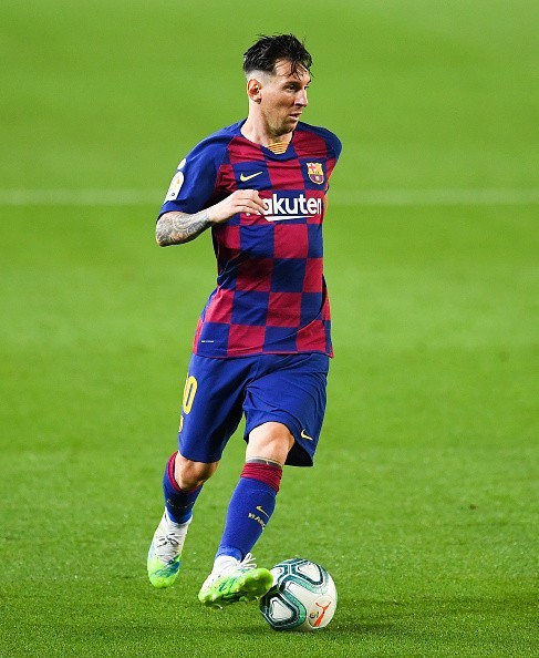 messi running with ball 0055