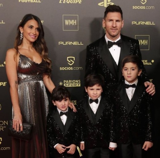 messi running with ball 0056