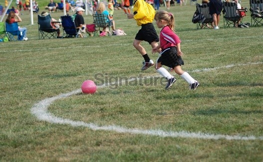 messi running with ball 0058