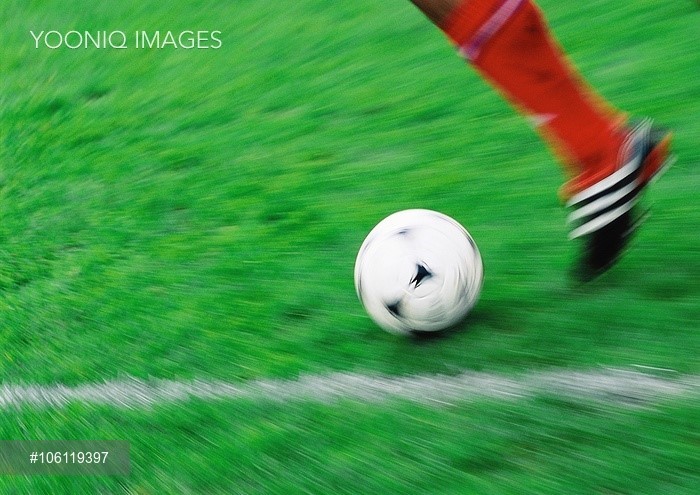 messi running with ball 0061