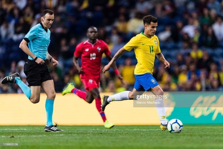 messi running with ball 0069