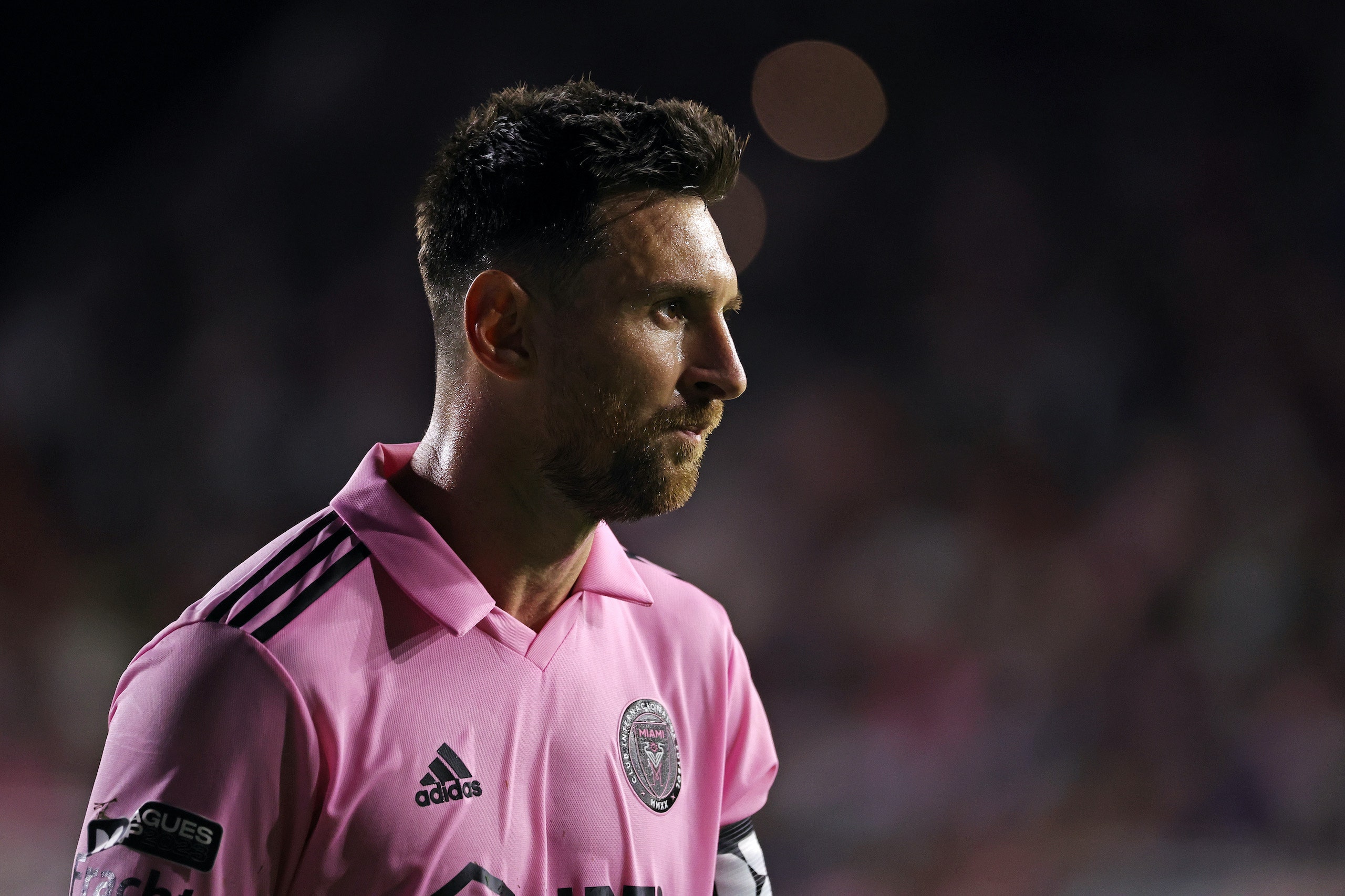 messi side view 0010