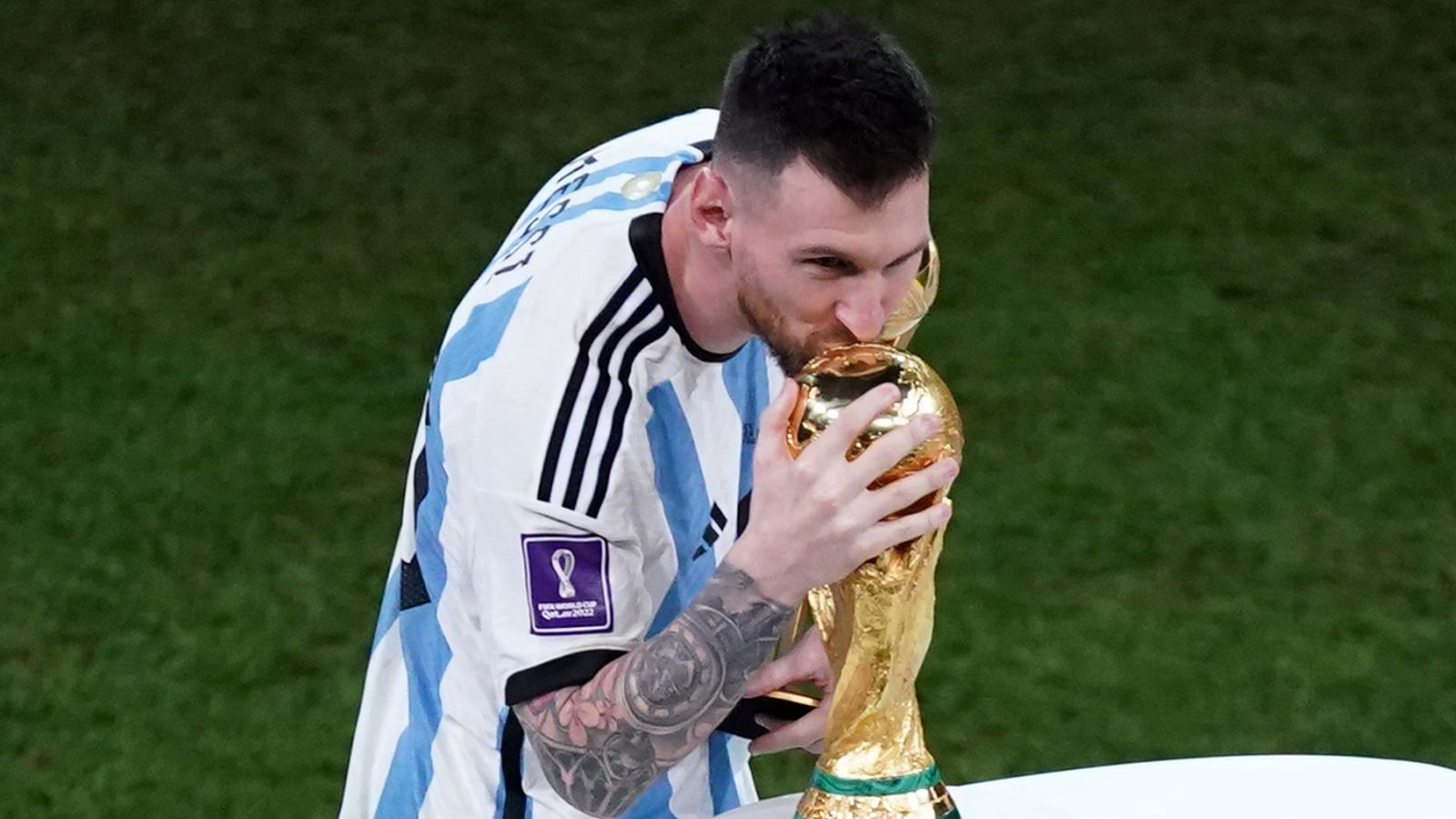 messi side view 0033