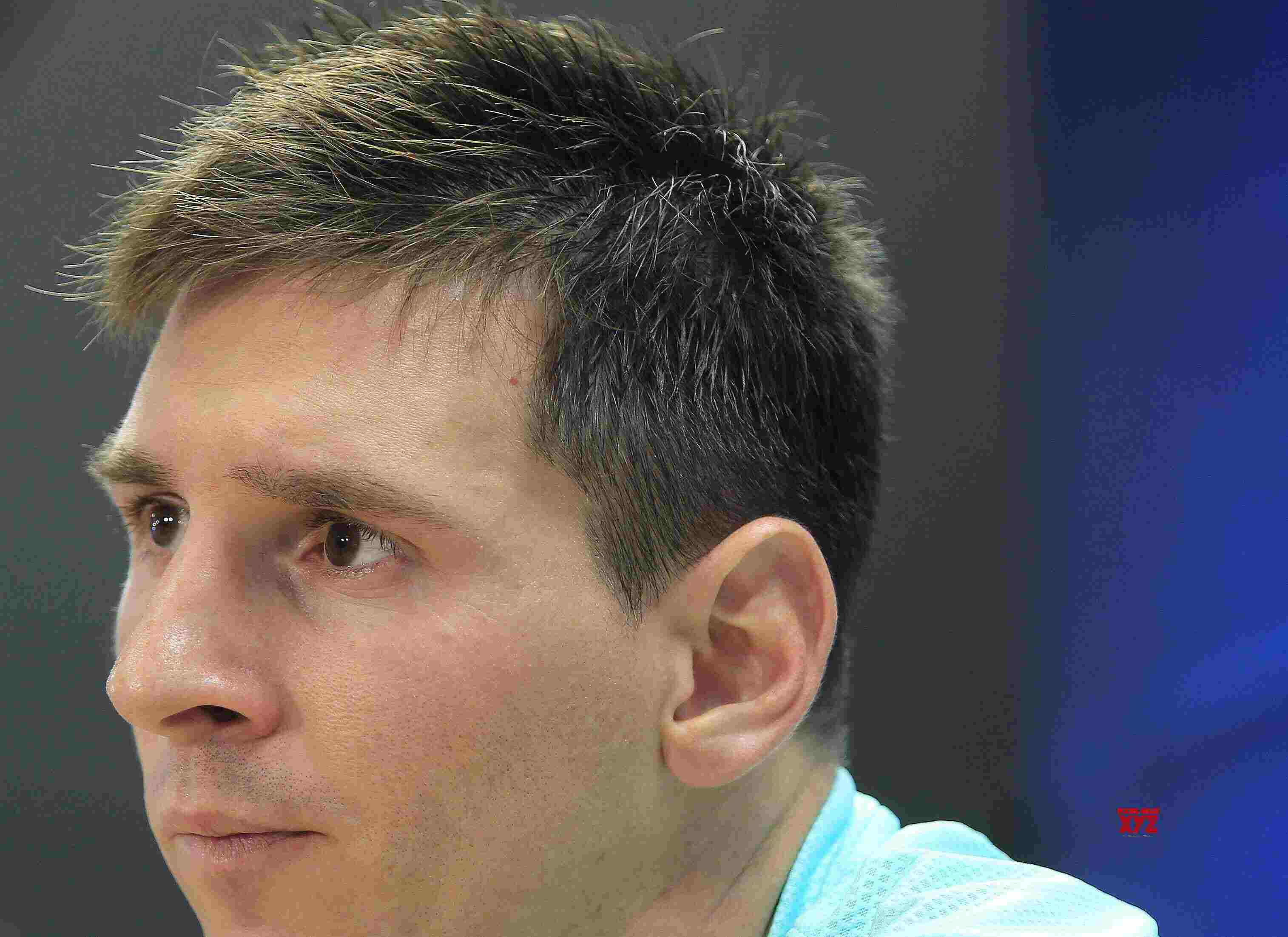 messi side view 0078