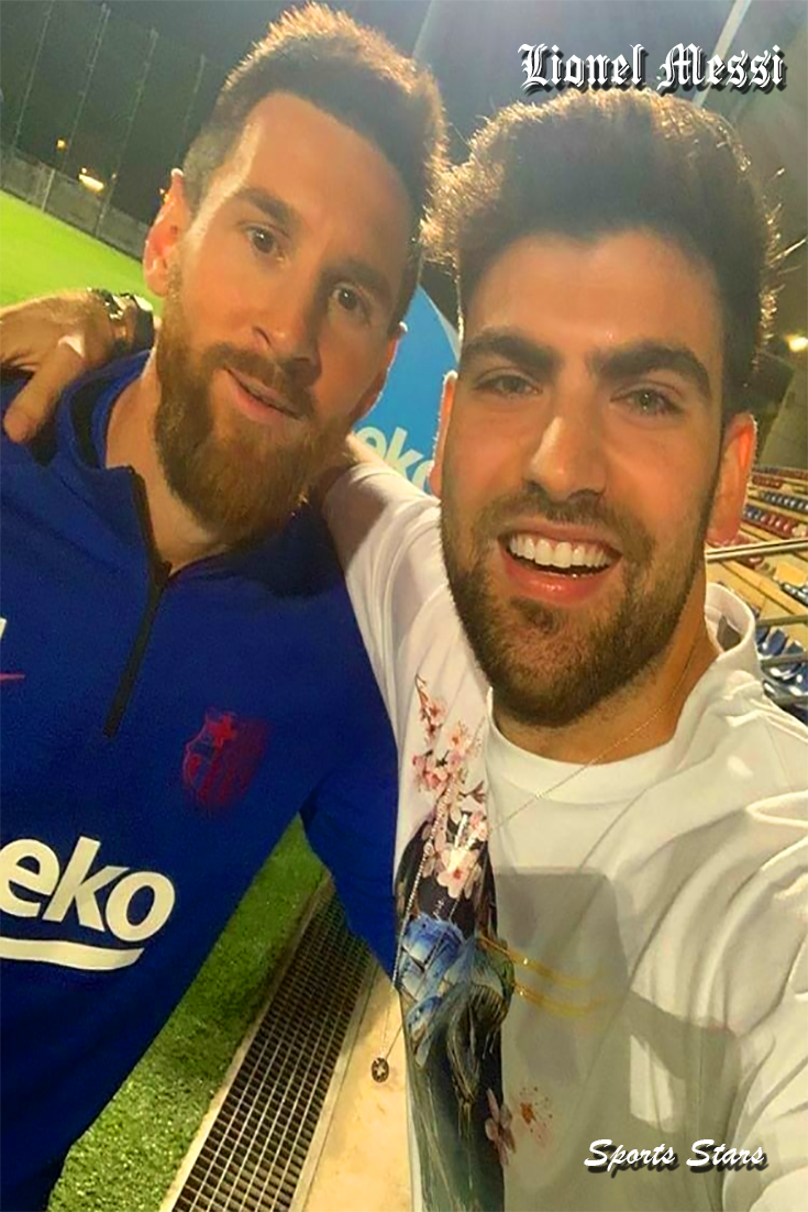 messi taking picture with fan 0017