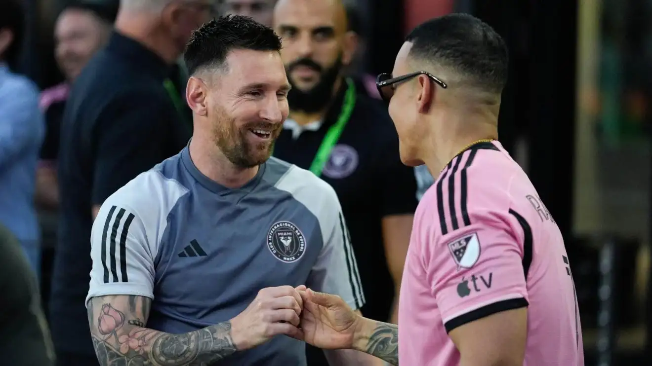 messi taking picture with fan 0023