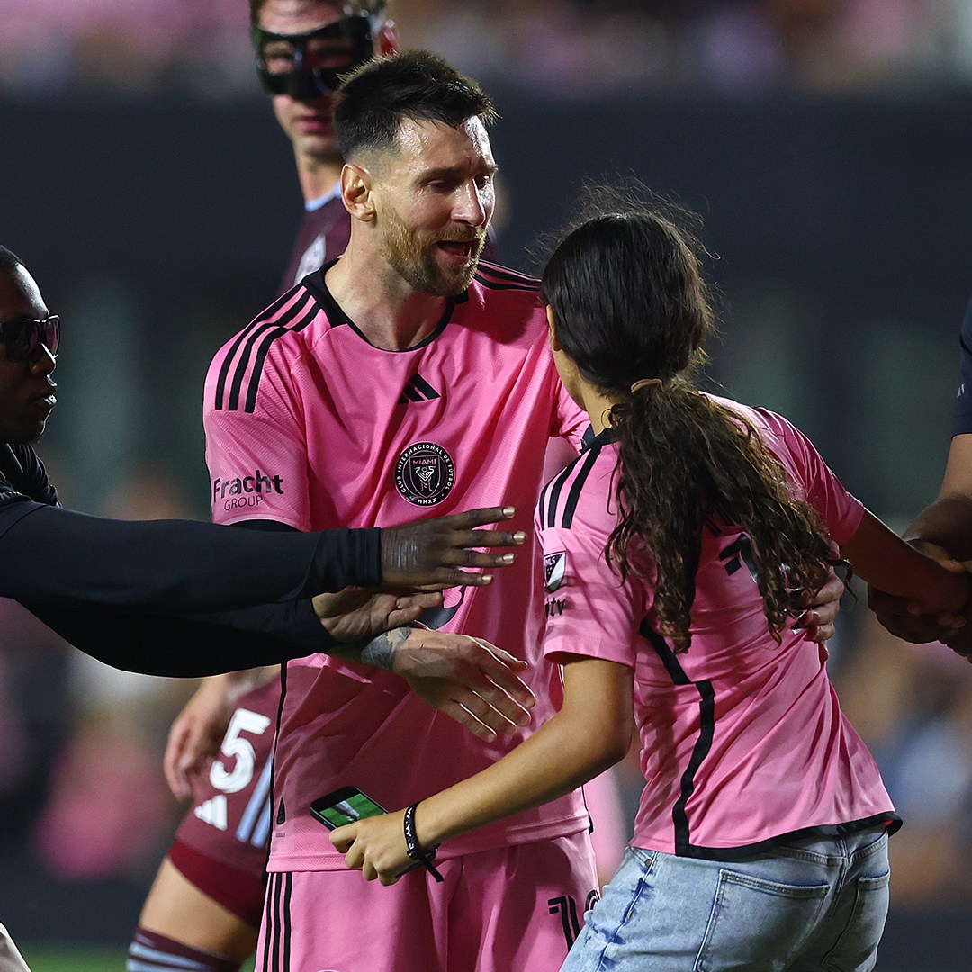 messi taking picture with fan 0024