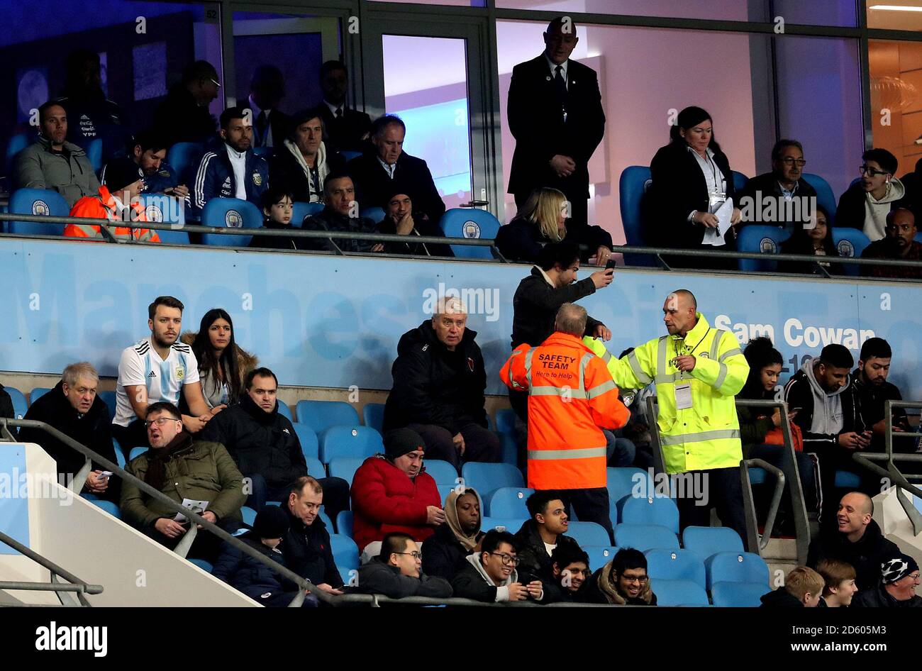 messi taking picture with fan 0027