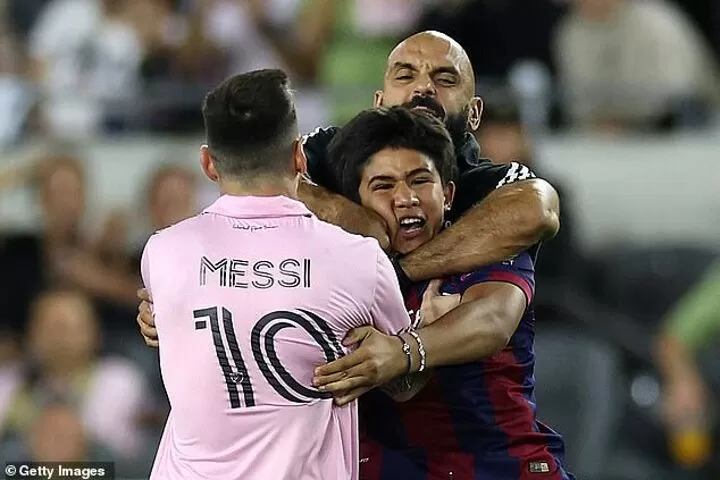 messi taking picture with fan 0042