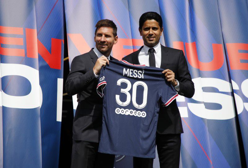 messi taking picture with fan 0054