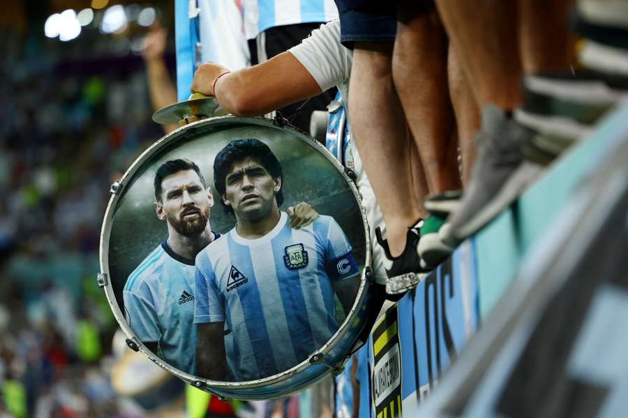 messi taking picture with fan 0065