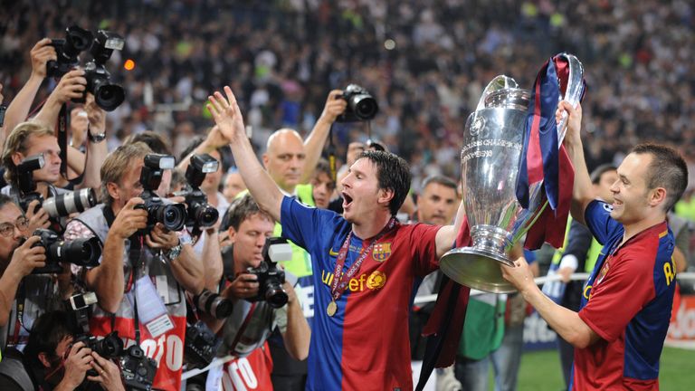messi taking picture with fan 0089