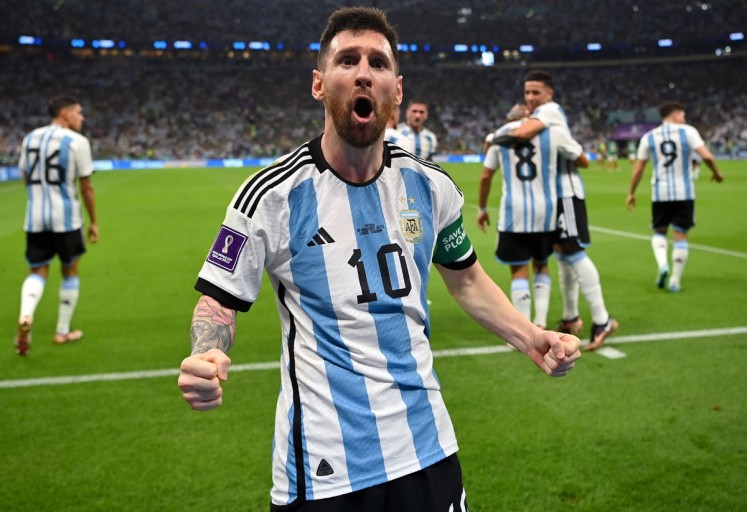 Messi vs Lewandowski comparison
