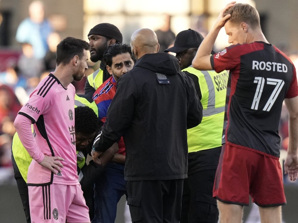 Messi with supporters.