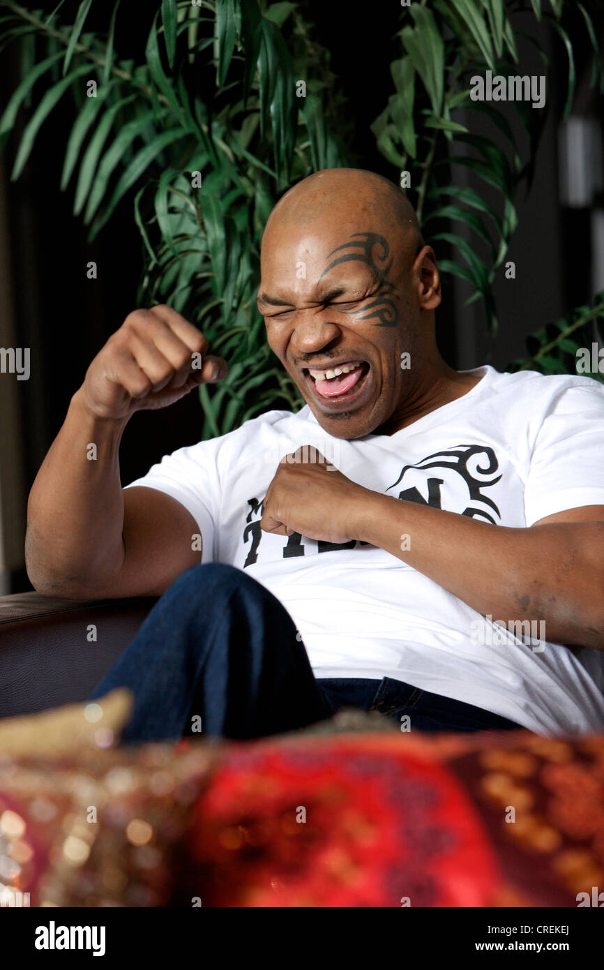 mike tyson bites holyfield ear video 0023