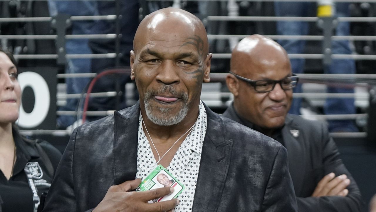 mike tyson bites holyfield ear video 0025