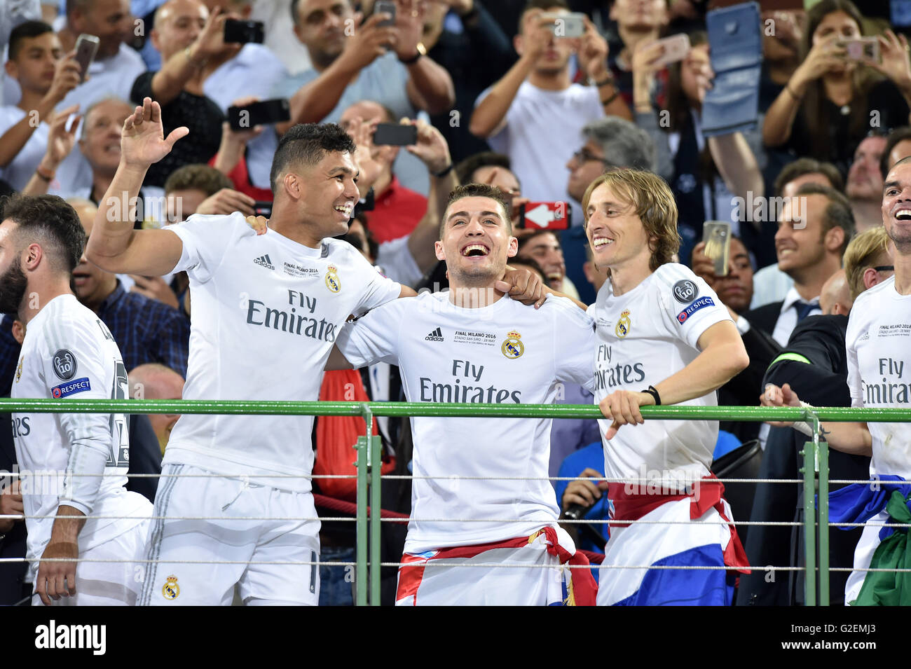modric kroos casemiro 0041