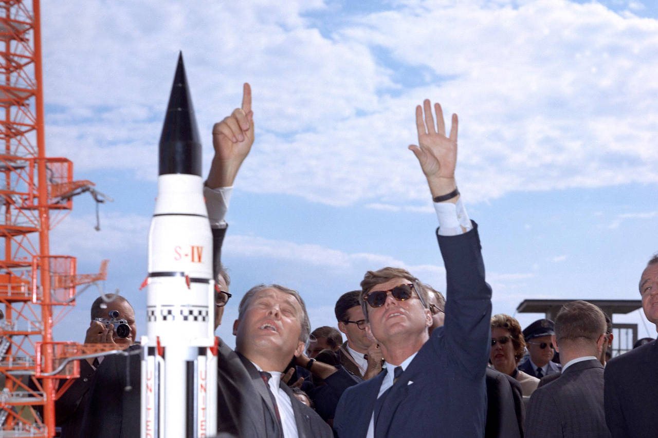Moon race history.