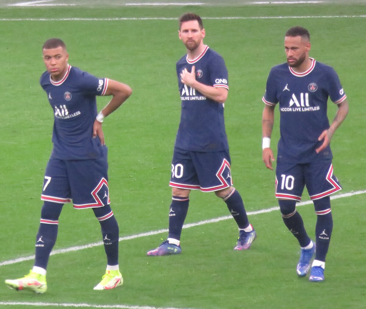 Neymar vs Mbappe comparison