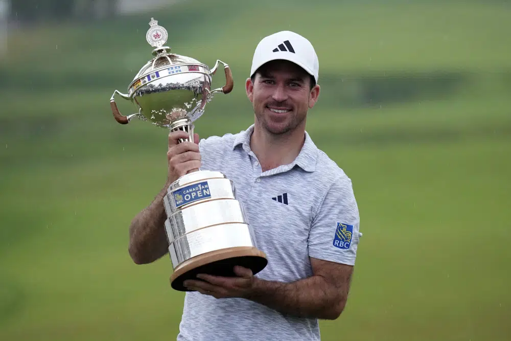 nick taylor putt to win 0014