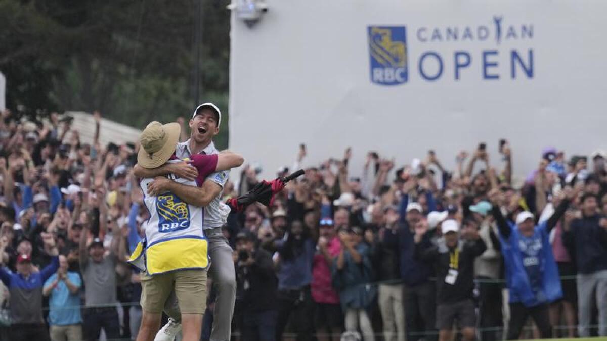 nick taylor putt to win 0026