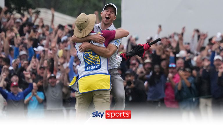 nick taylor putt to win 0033