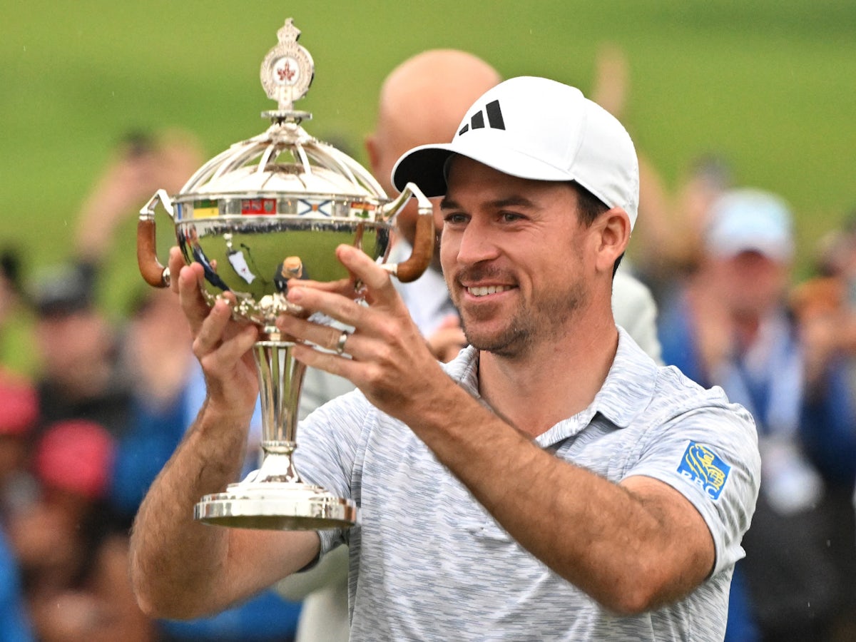 nick taylor putt to win 0037