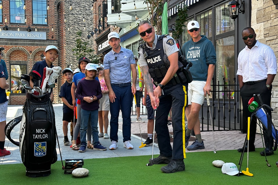 nick taylor putt to win 0047