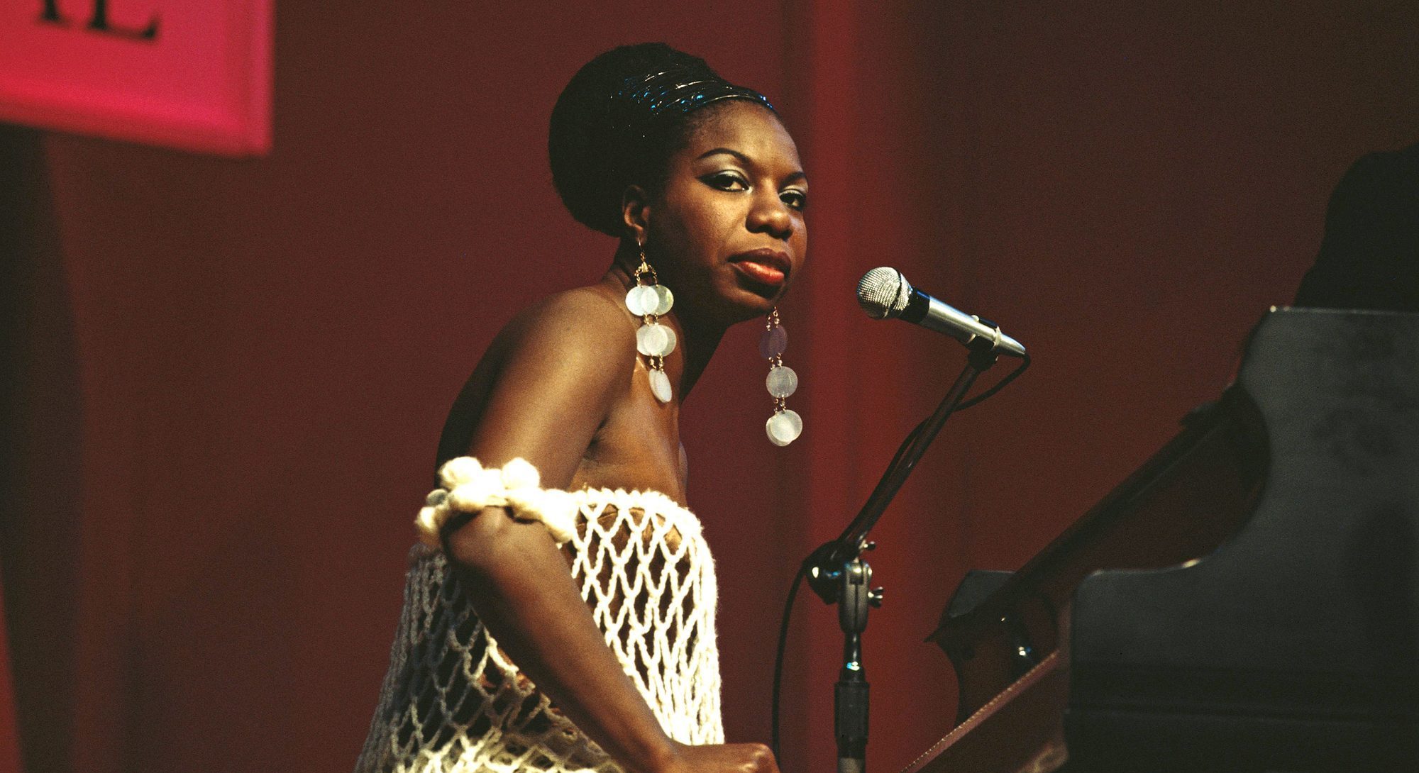 Nina Simone live performance photos
