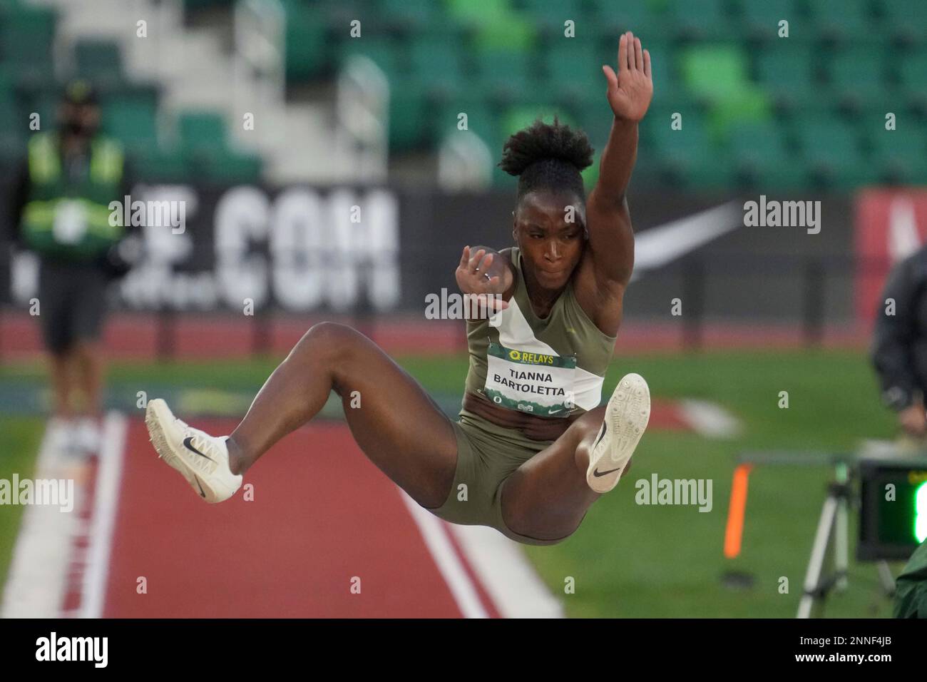 oregon womens long jump 0049