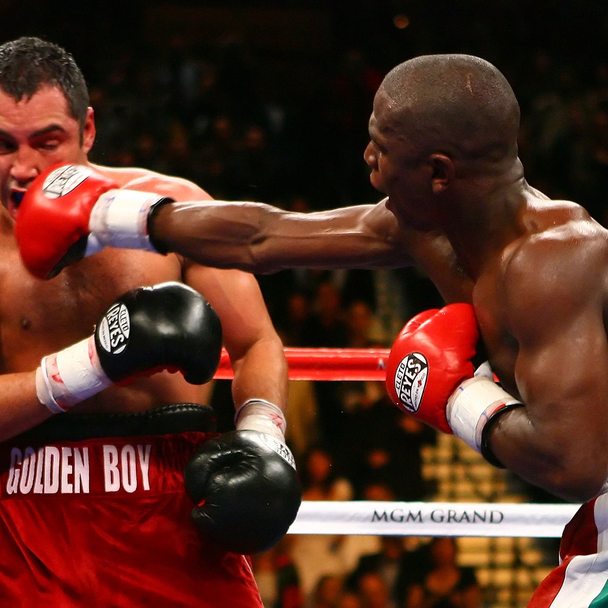 Oscar De La Hoya signature fight moments.