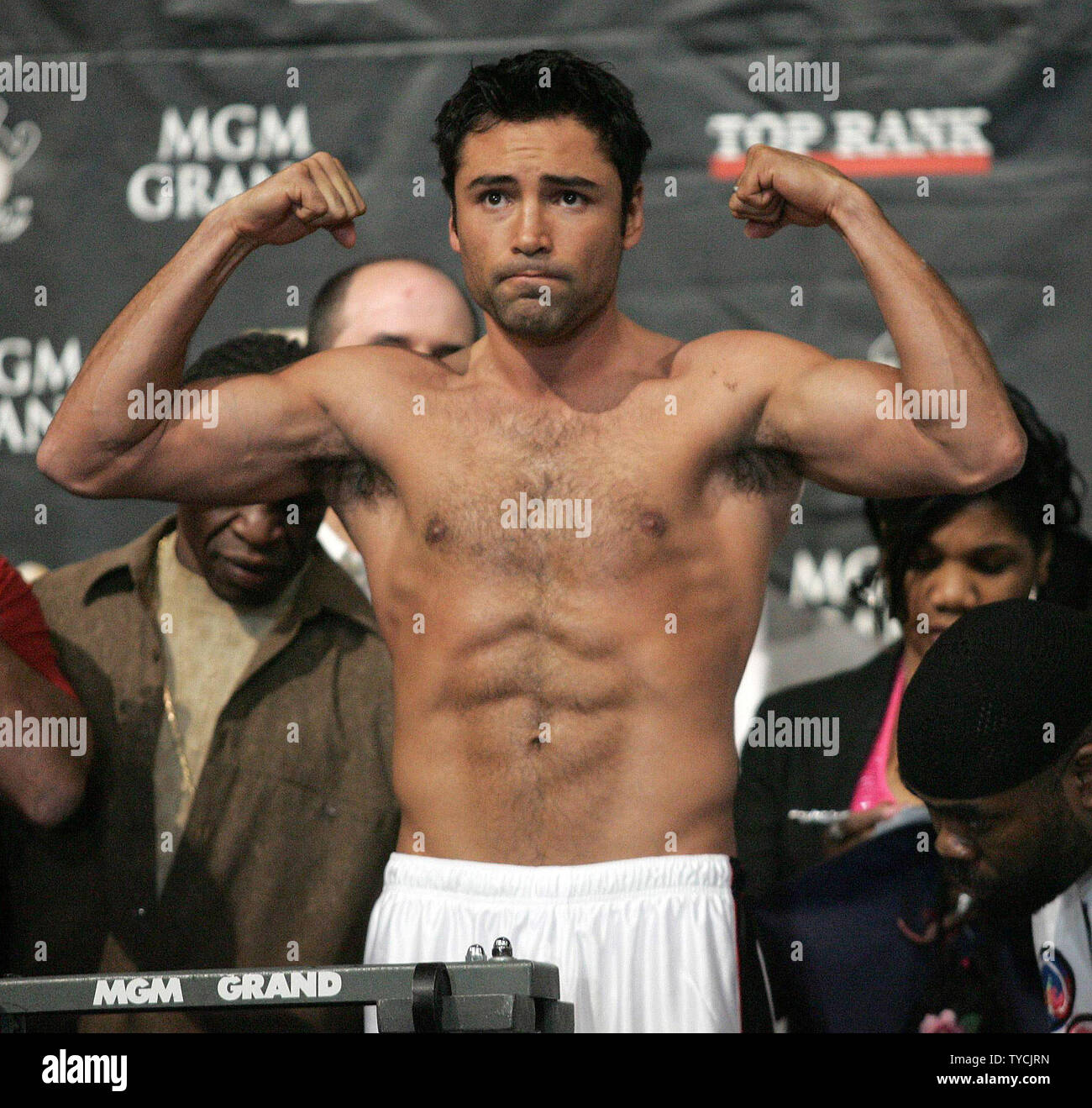 oscar de la hoya weigh in history
