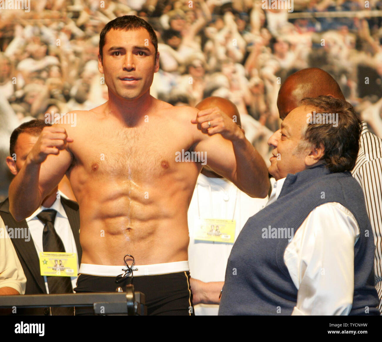 oscar de la hoya weigh in 0046