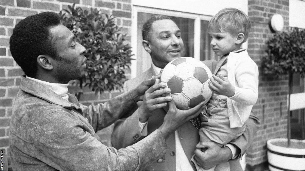 pele black and white photo 0027