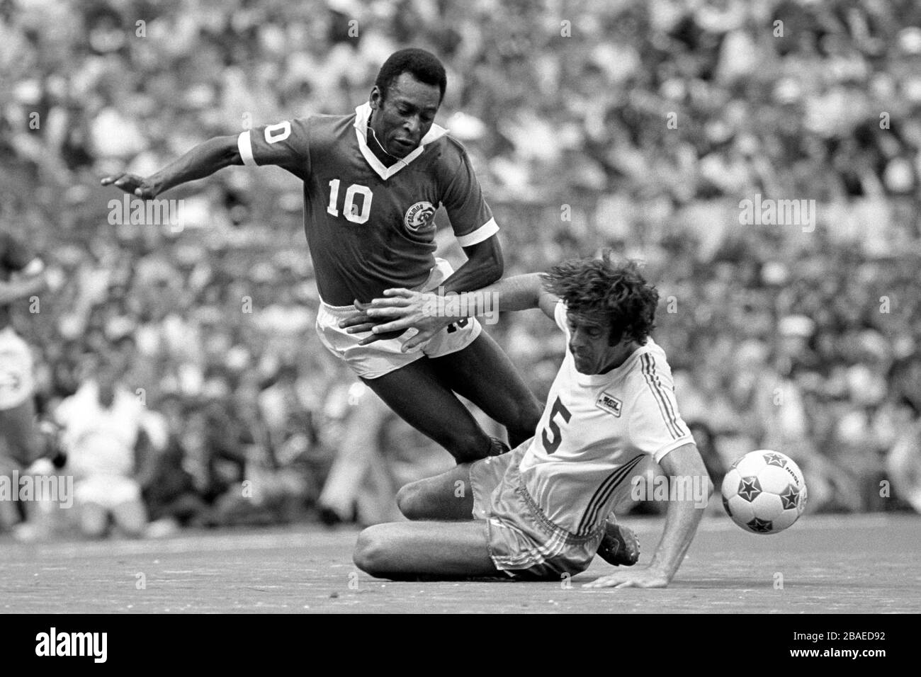 pele black and white photo 0037