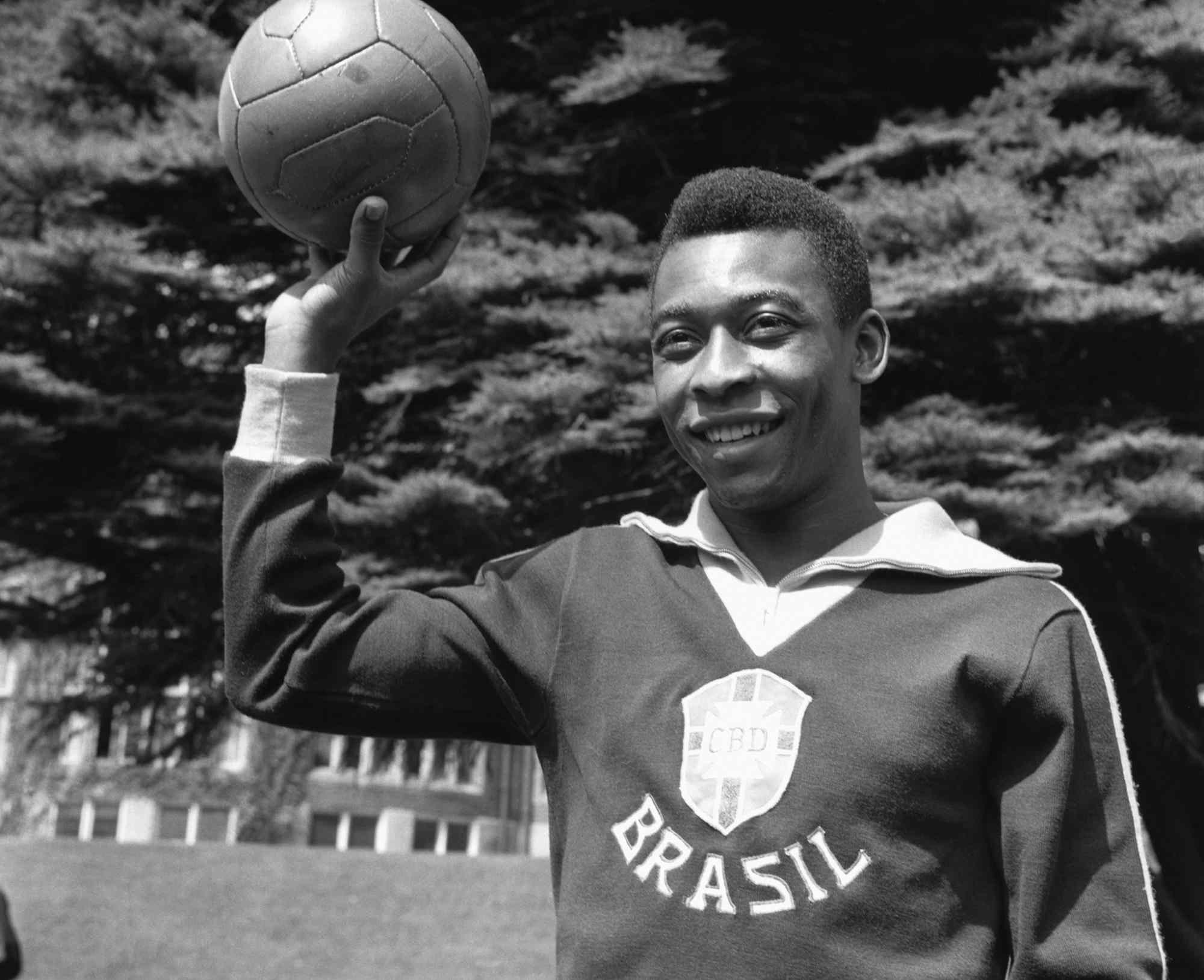 pele black and white photo 0039