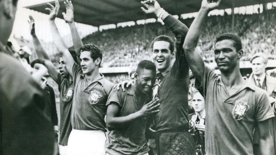 pele black and white photo 0042